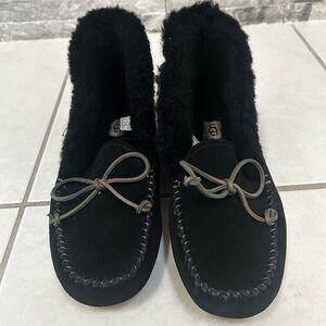 MUST-HAVE UGG suede bootie moccasins size US 9/UK 7/EU 40